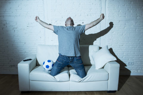 tifoso esulta dopo la vittoria della sua squadra del cuore