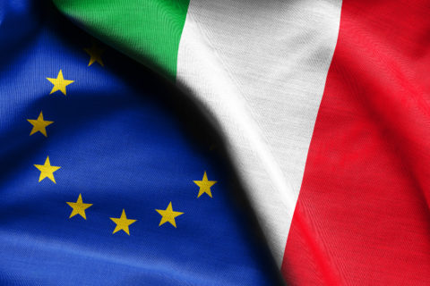 Fabric Flags Of Italy And European Union Deficit pubblico: l'Italia si interroga sul futuro in Europa